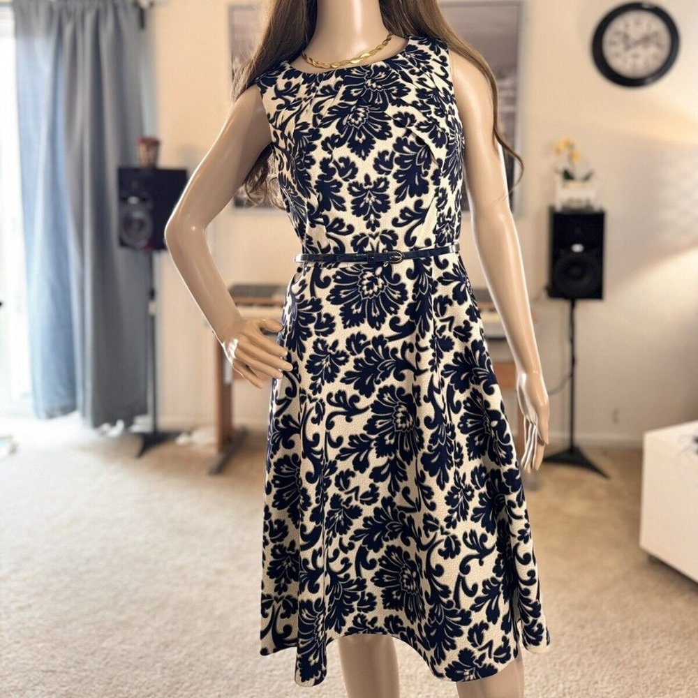Signature Darby size 4 Navy/gold sleeveless A-line dress with belt